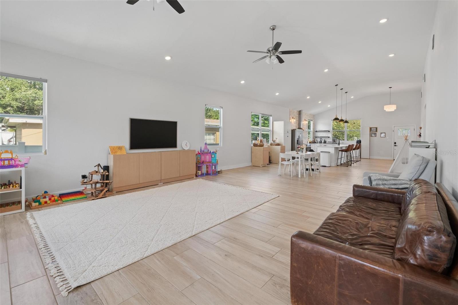 Image 18 of 38 For 1040 48th Avenue N