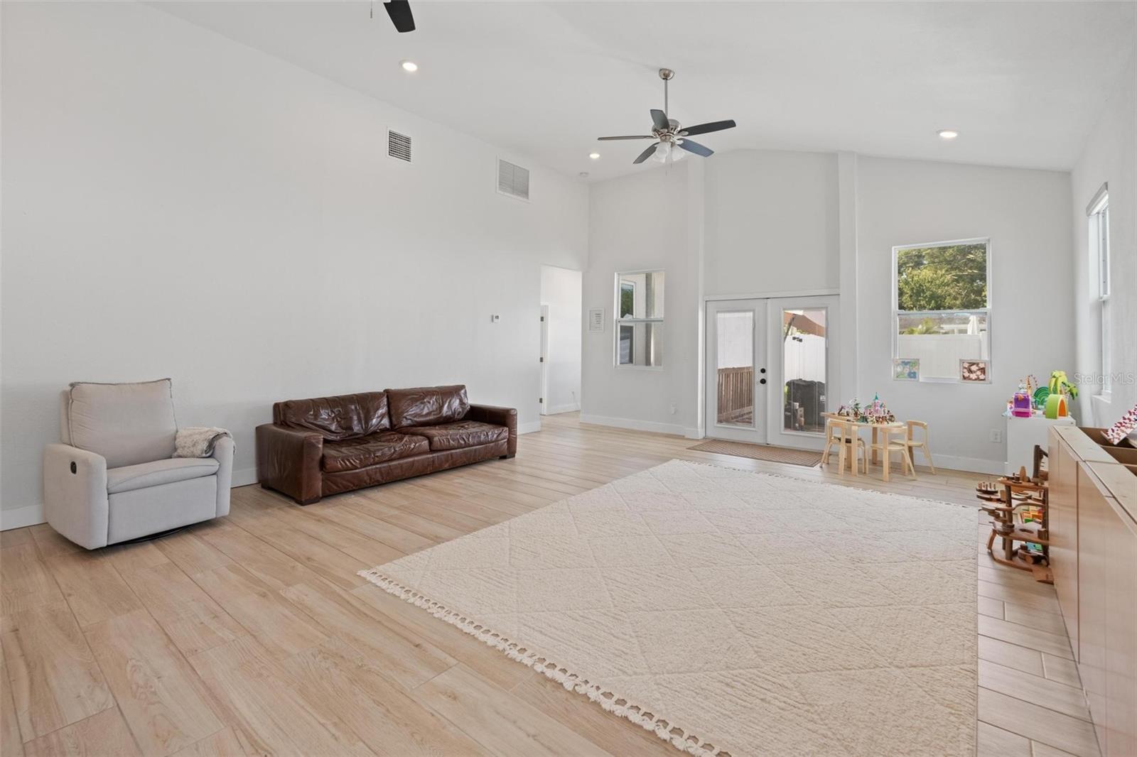 Image 19 of 38 For 1040 48th Avenue N