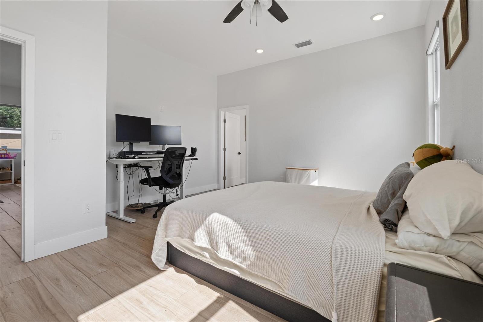 Image 22 of 38 For 1040 48th Avenue N