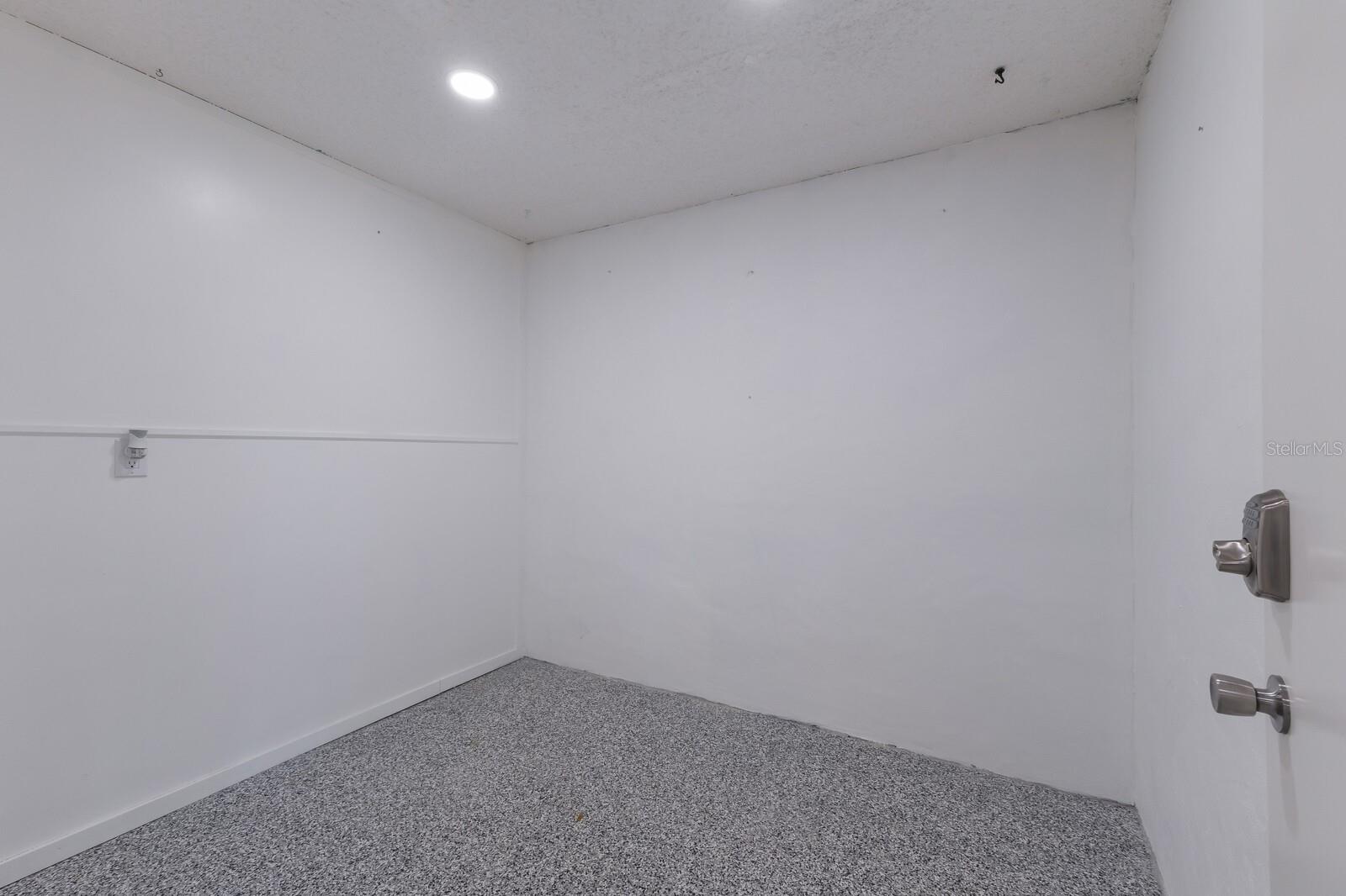 Image 42 of 46 For 6250 Holmes Boulevard 71