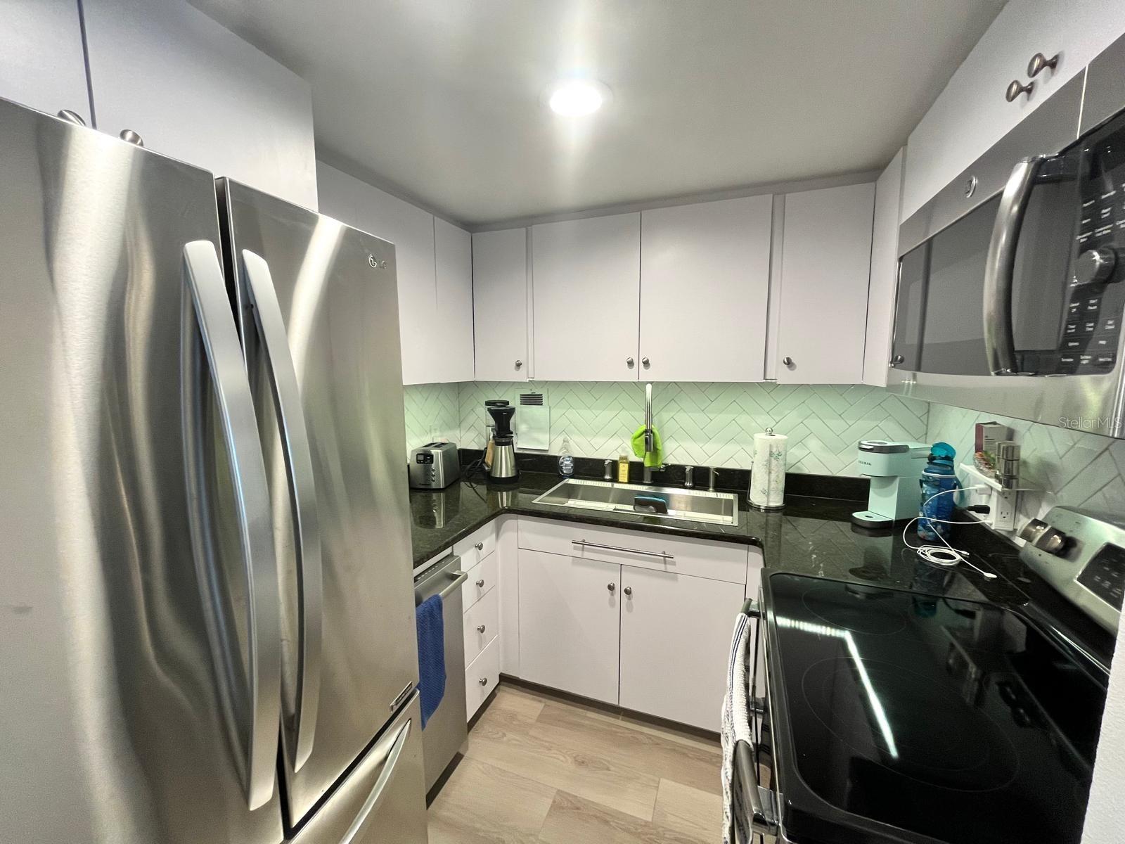 Image 14 of 50 For 880 Mandalay Avenue S904