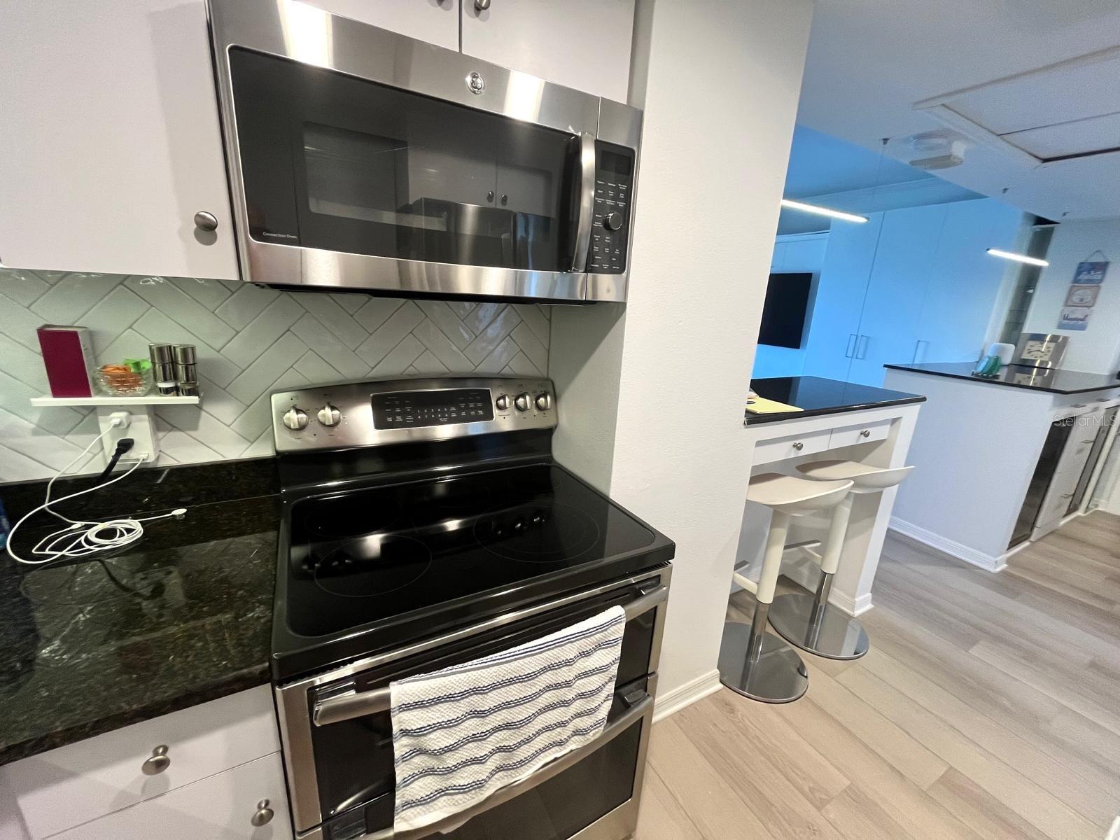 Image 15 of 50 For 880 Mandalay Avenue S904