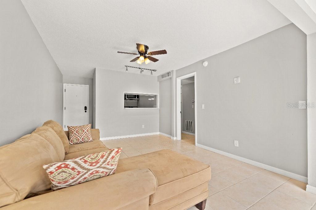 Image 4 of 15 For 10423 Carrollbrook Circle 102