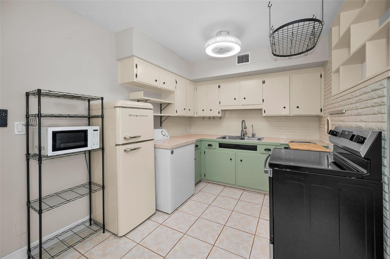 Image 15 of 57 For 5664 40th Terrace N 430