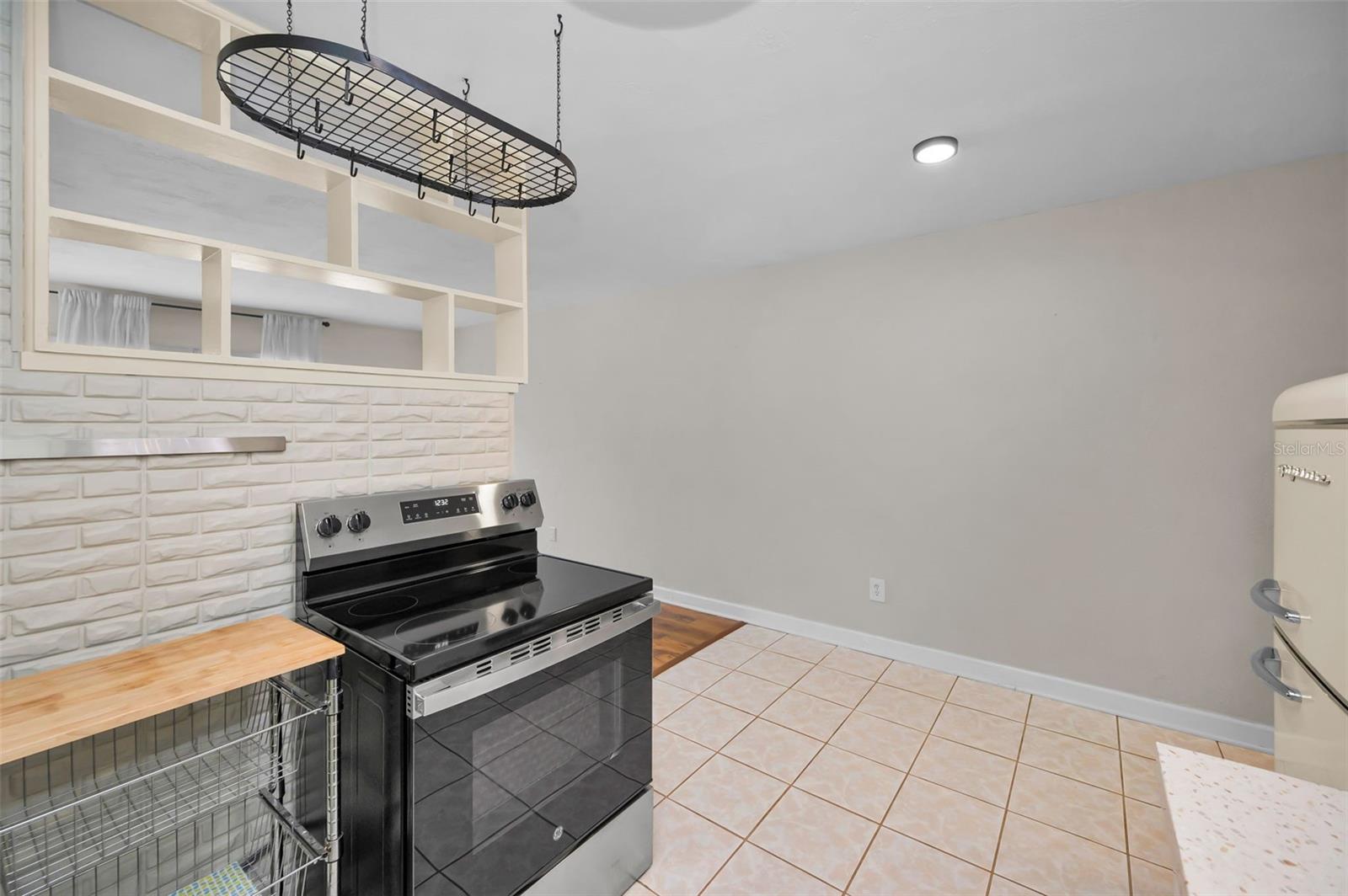 Image 20 of 57 For 5664 40th Terrace N 430