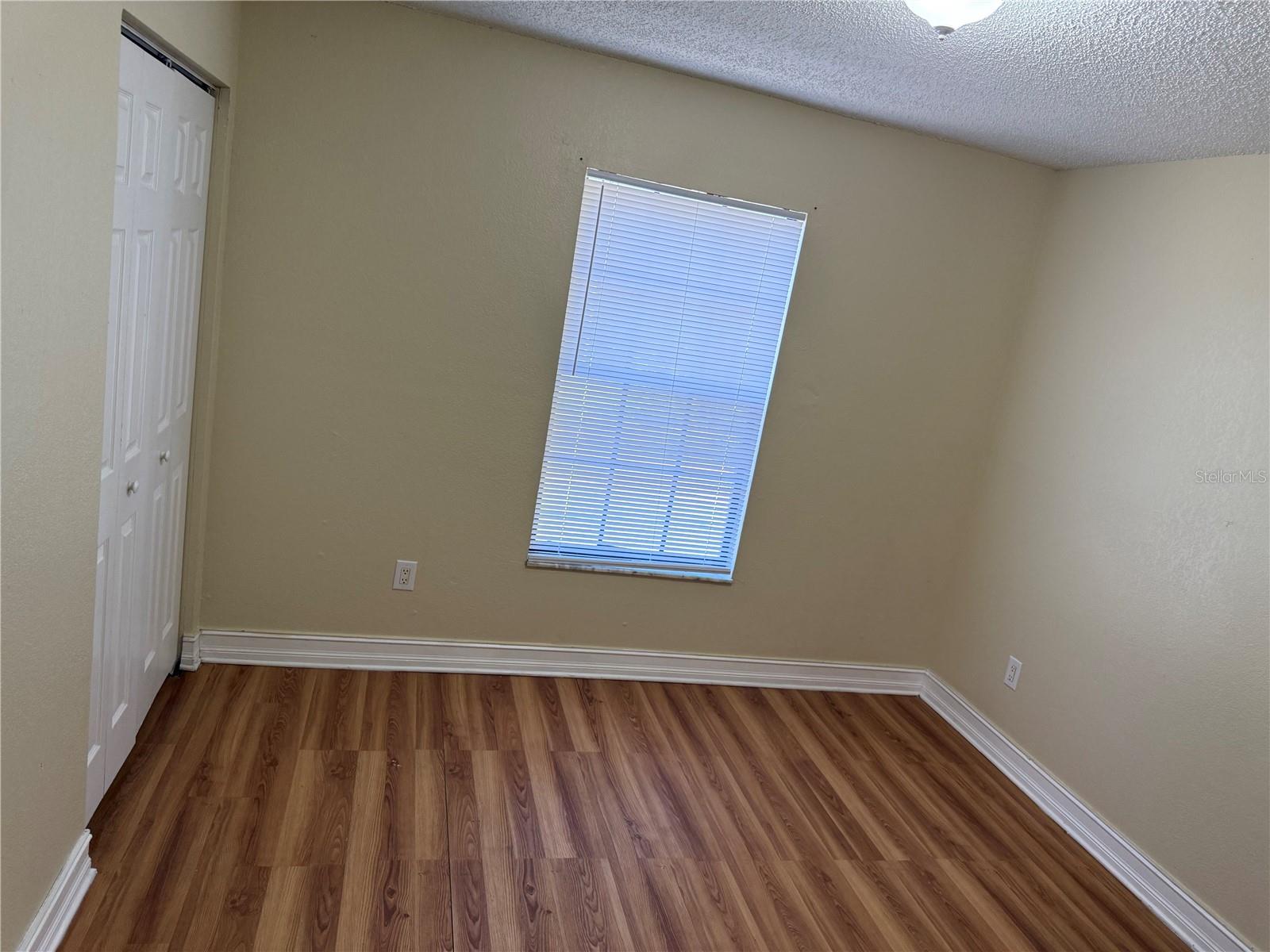 Listing photo id 10 for 21026 Voyager Boulevard 6