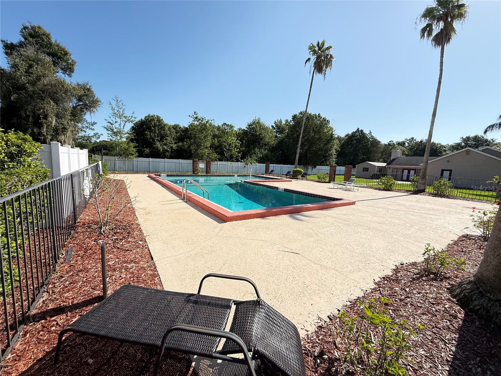 Listing photo id 12 for 21026 Voyager Boulevard 6