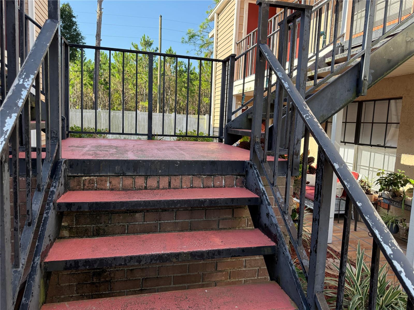Listing photo id 4 for 21026 Voyager Boulevard 6