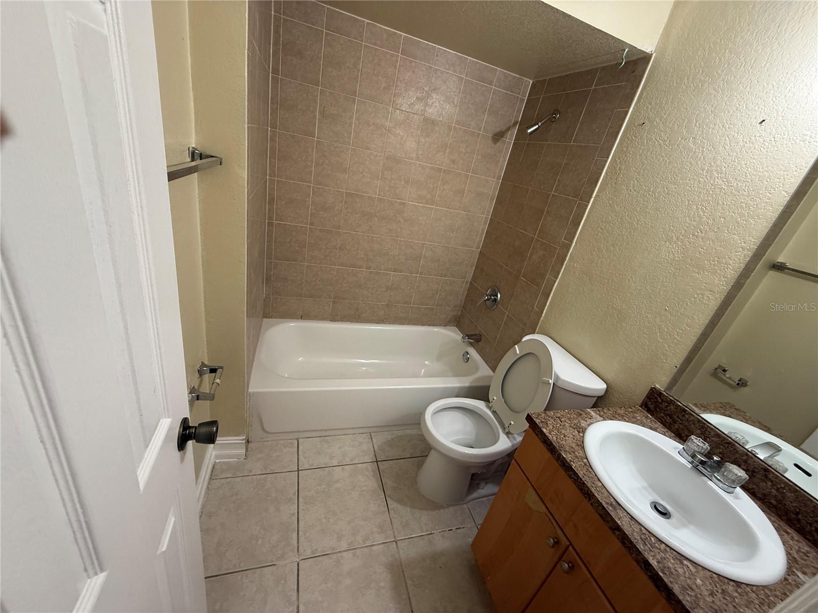 Listing photo id 6 for 21026 Voyager Boulevard 6