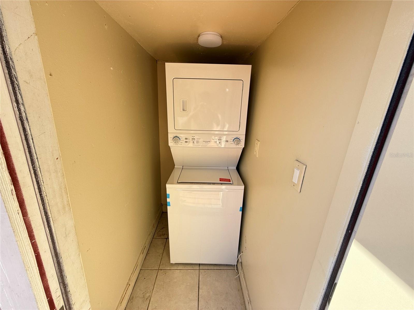 Listing photo id 7 for 21026 Voyager Boulevard 6