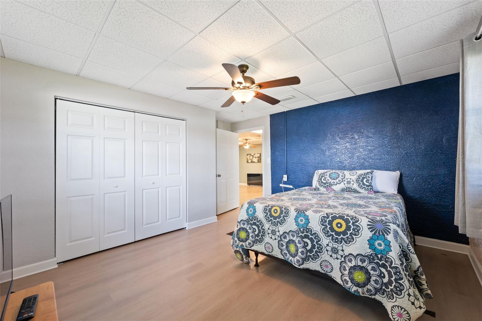 Listing photo id 13 for 9211 River Cove Drive