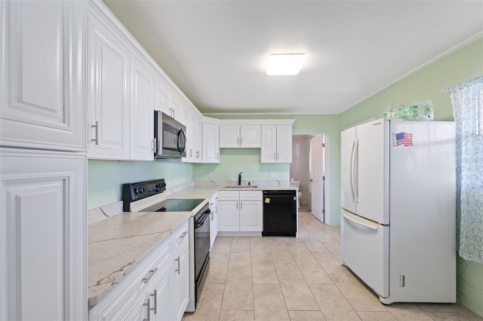 Listing photo id 14 for 9211 River Cove Drive