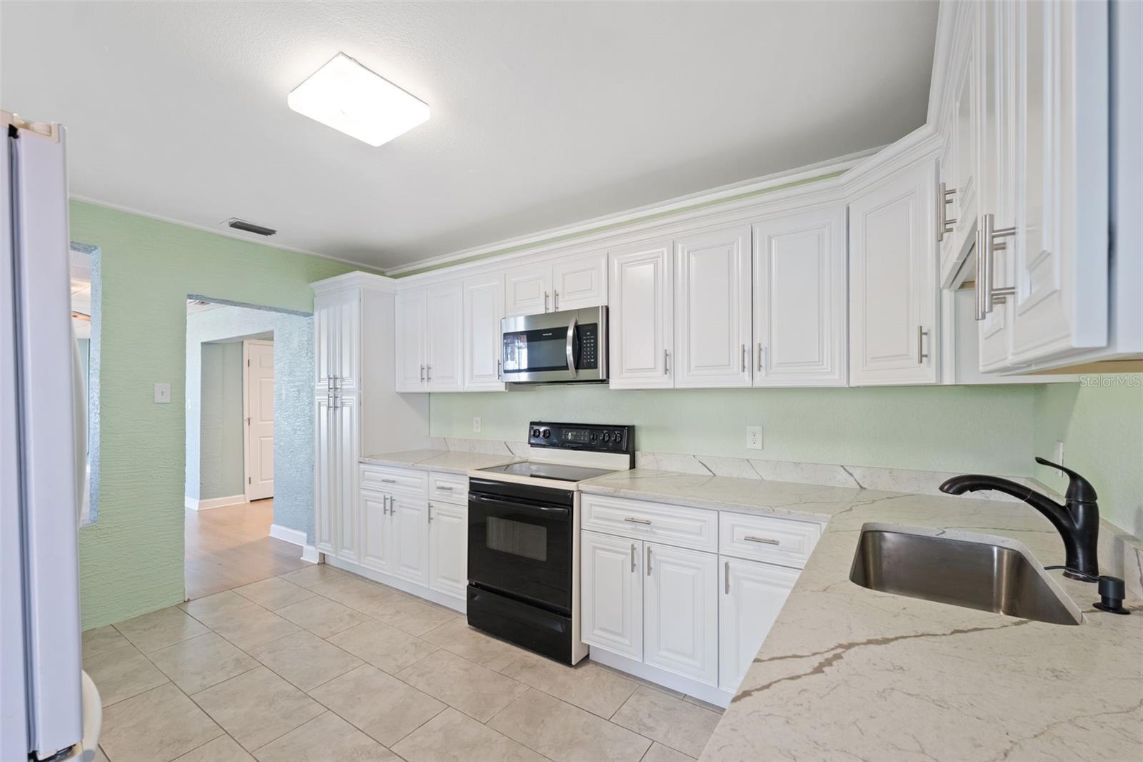Listing photo id 15 for 9211 River Cove Drive