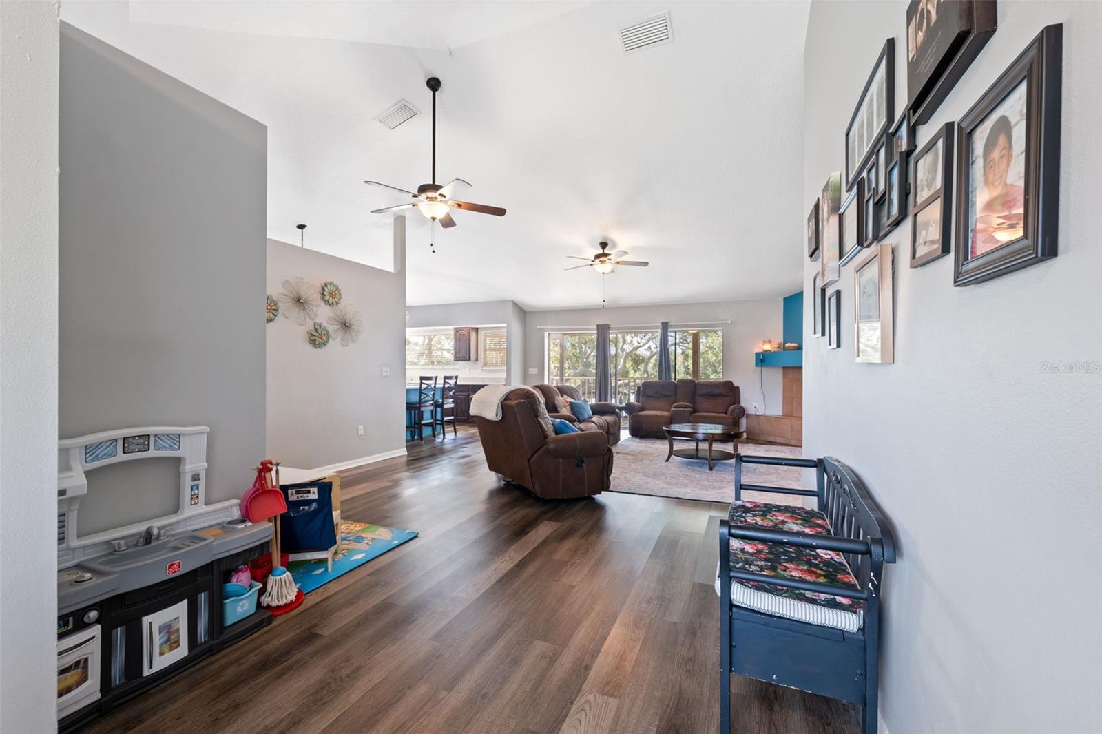 Listing photo id 19 for 9211 River Cove Drive