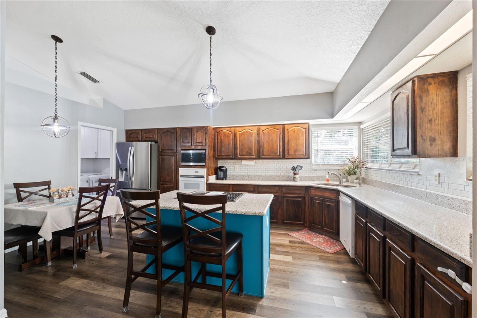 Listing photo id 24 for 9211 River Cove Drive