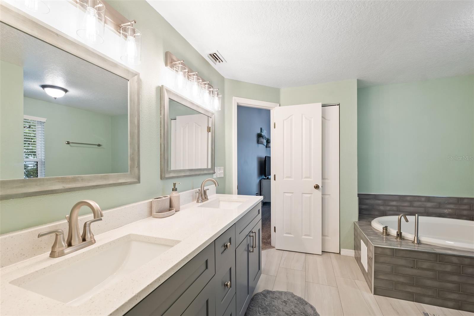Listing photo id 32 for 9211 River Cove Drive