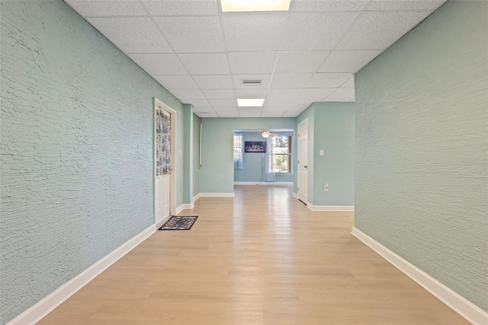 Listing photo id 2 for 9211 River Cove Drive