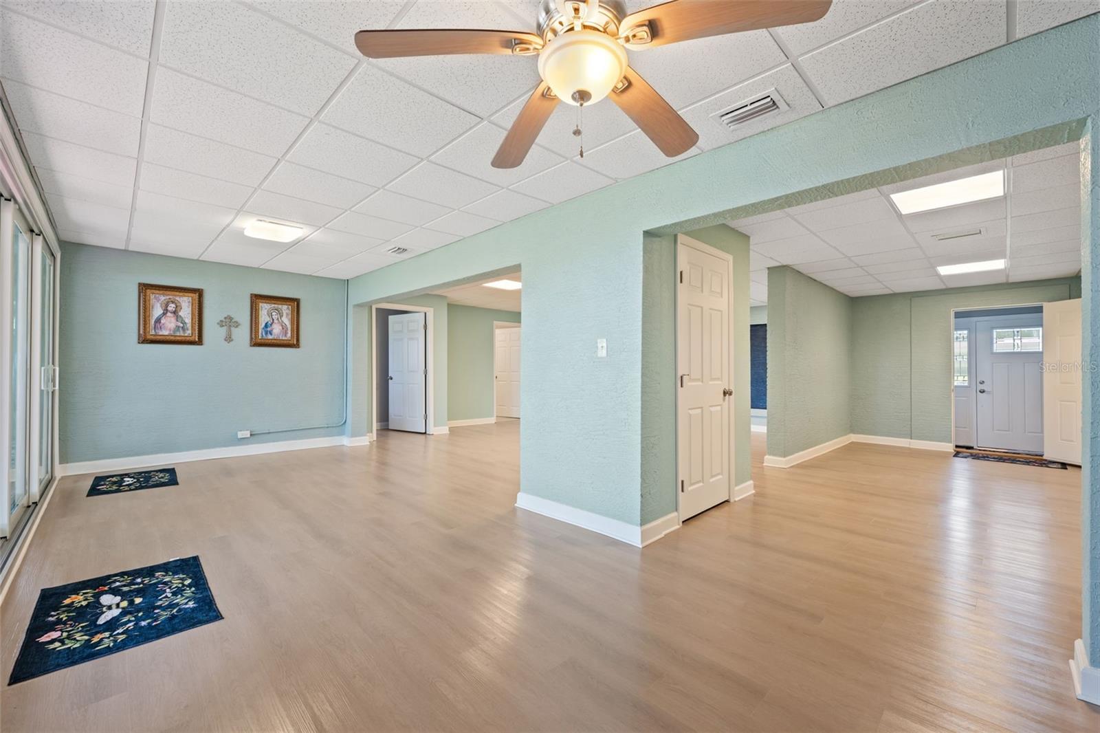 Listing photo id 3 for 9211 River Cove Drive