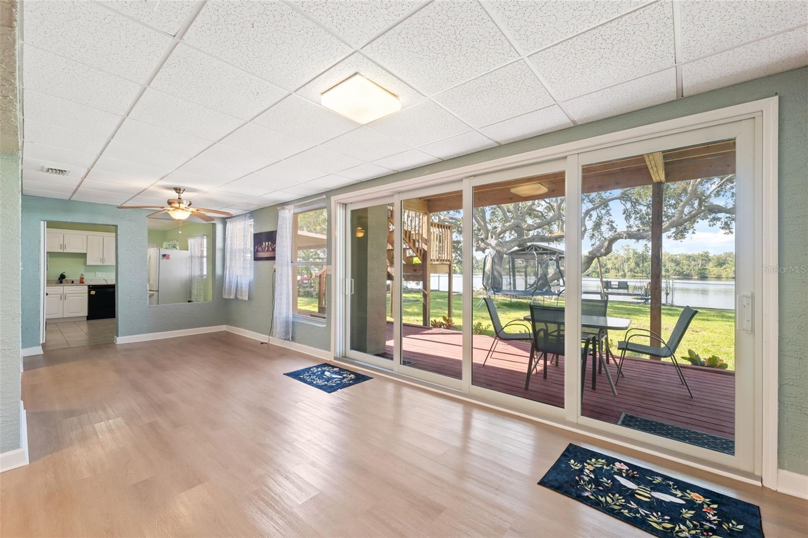 Listing photo id 5 for 9211 River Cove Drive