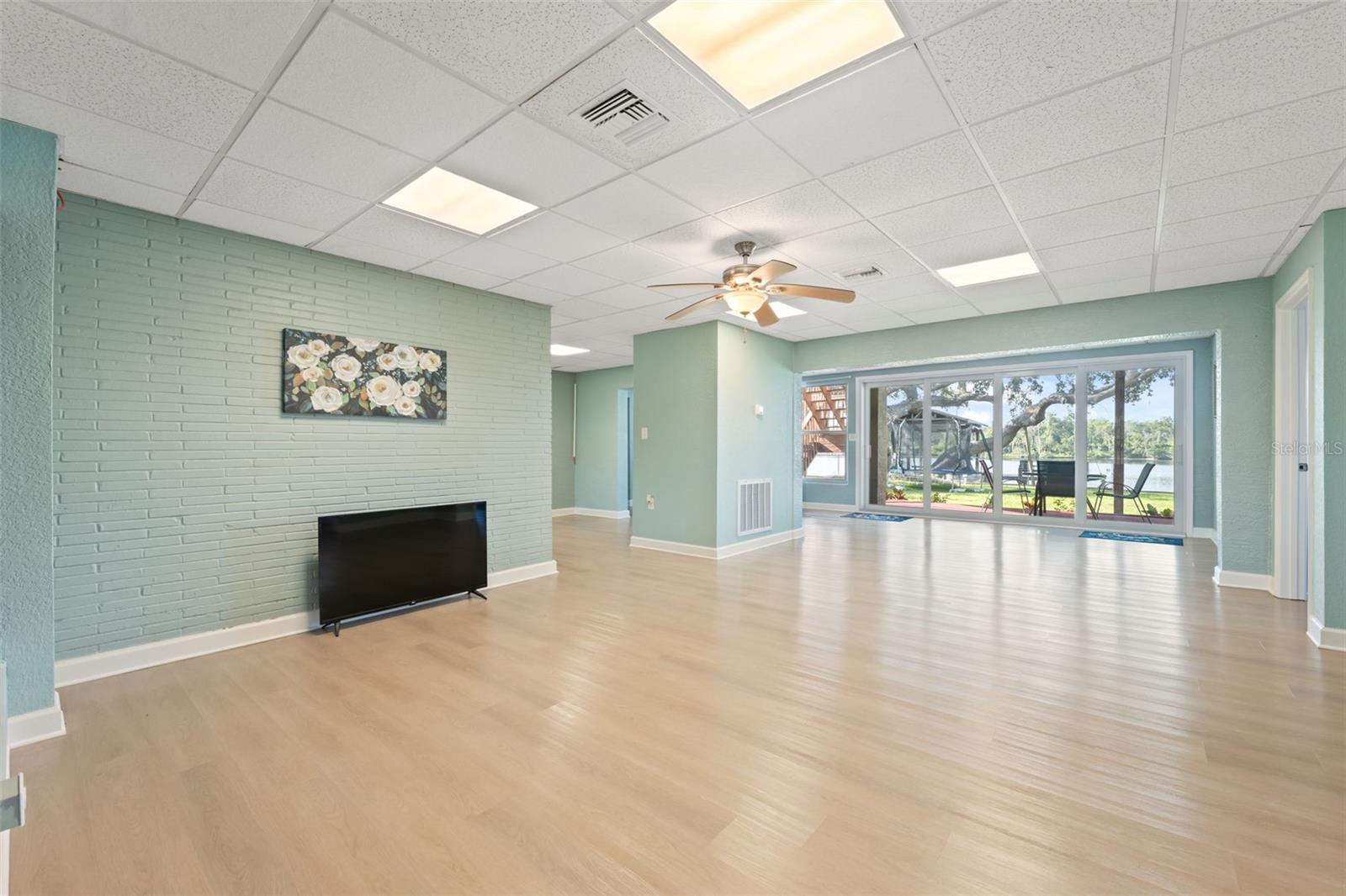 Listing photo id 6 for 9211 River Cove Drive