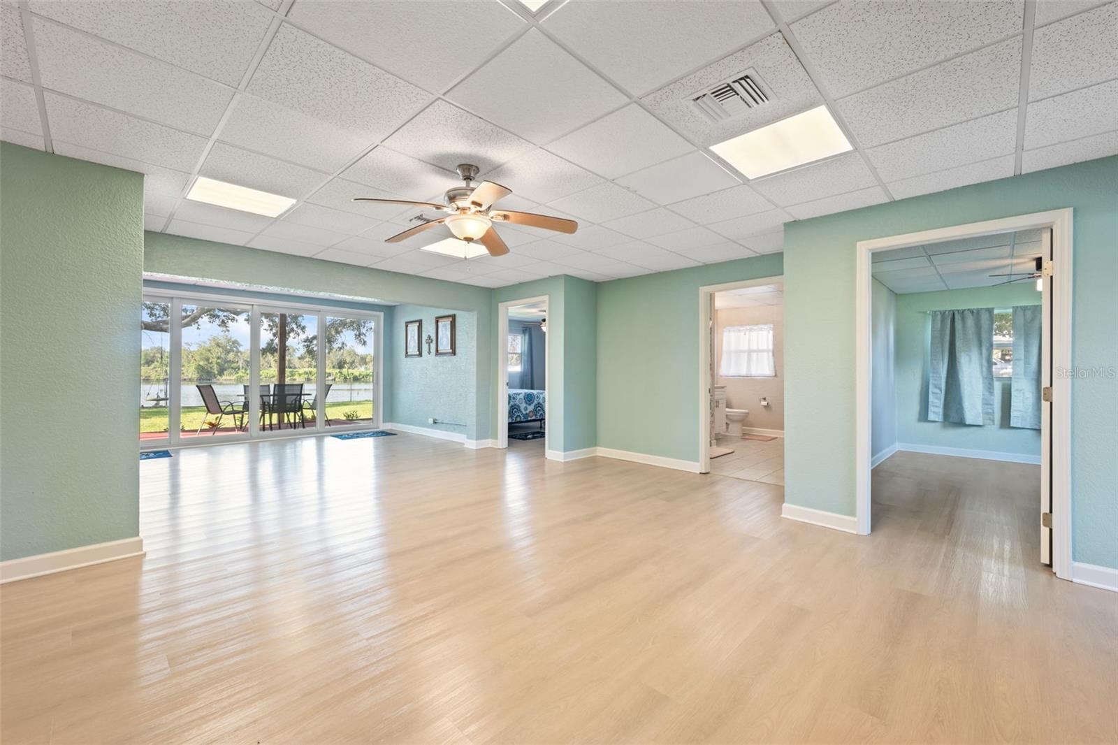 Listing photo id 7 for 9211 River Cove Drive