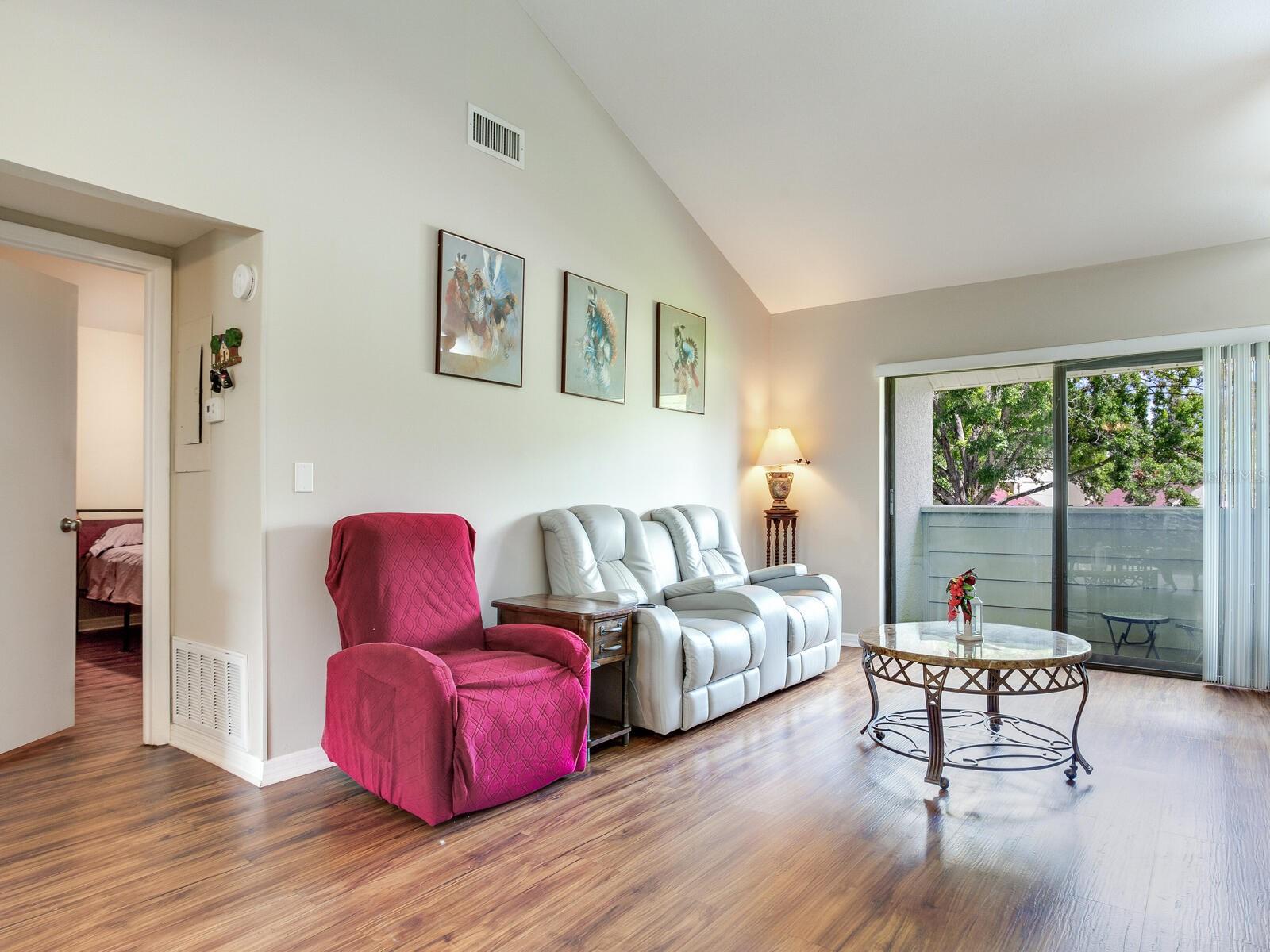 Image 9 of 38 For 13507 Palmwood Lane