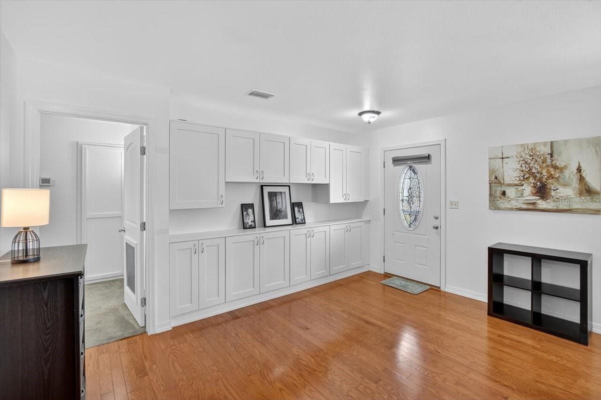 Image 13 of 44 For 715 Desert Hills Way