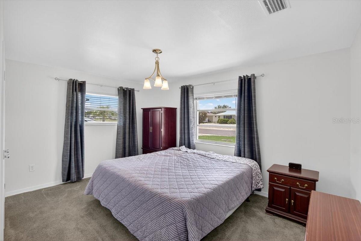 Image 29 of 44 For 715 Desert Hills Way