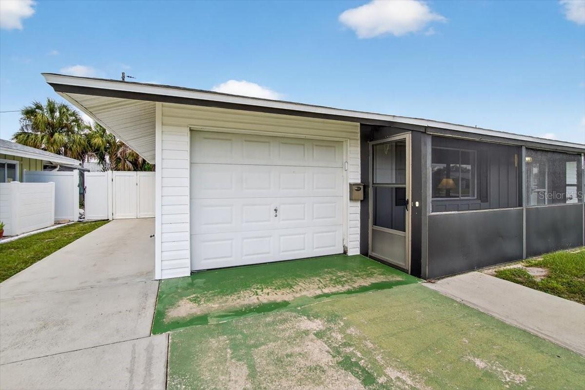 Image 3 of 44 For 715 Desert Hills Way