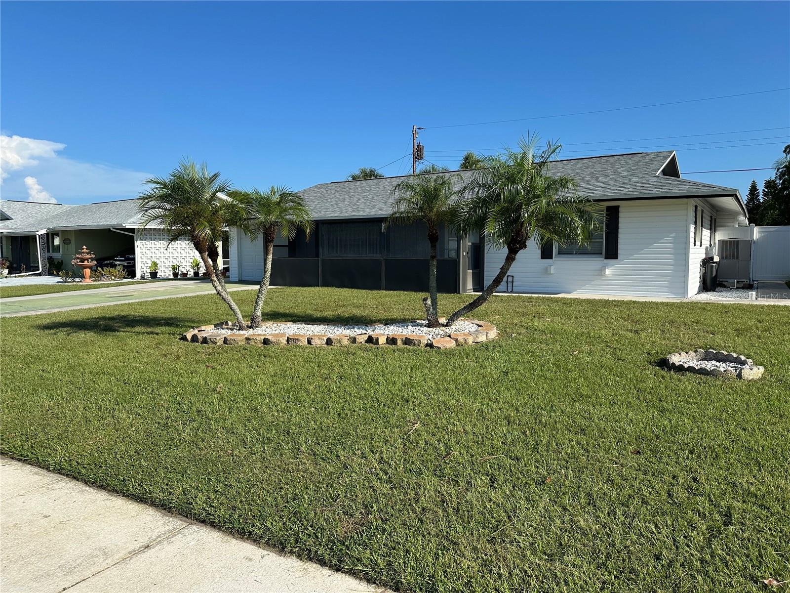Image 4 of 44 For 715 Desert Hills Way