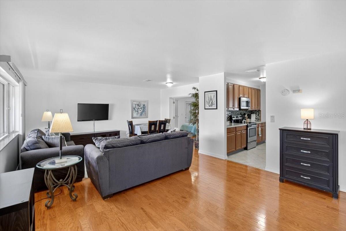 Image 8 of 44 For 715 Desert Hills Way