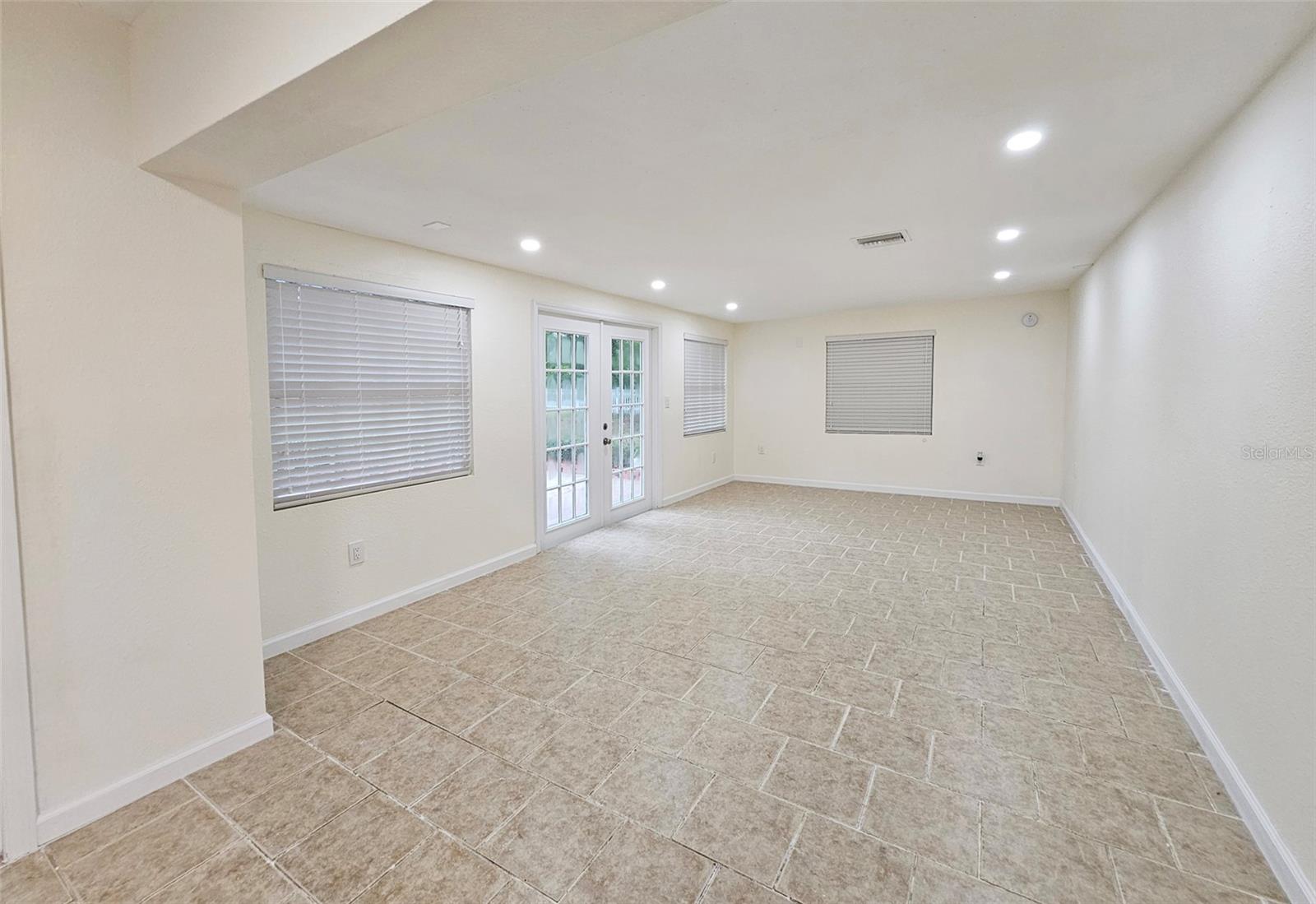 Image 10 of 42 For 3073 Duane Avenue