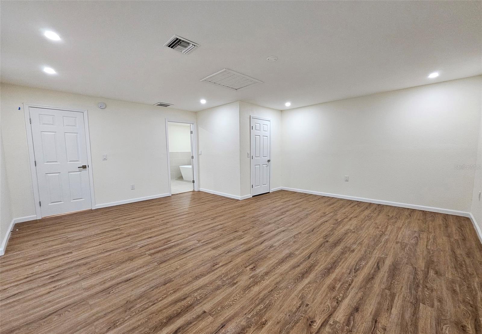 Image 12 of 42 For 3073 Duane Avenue