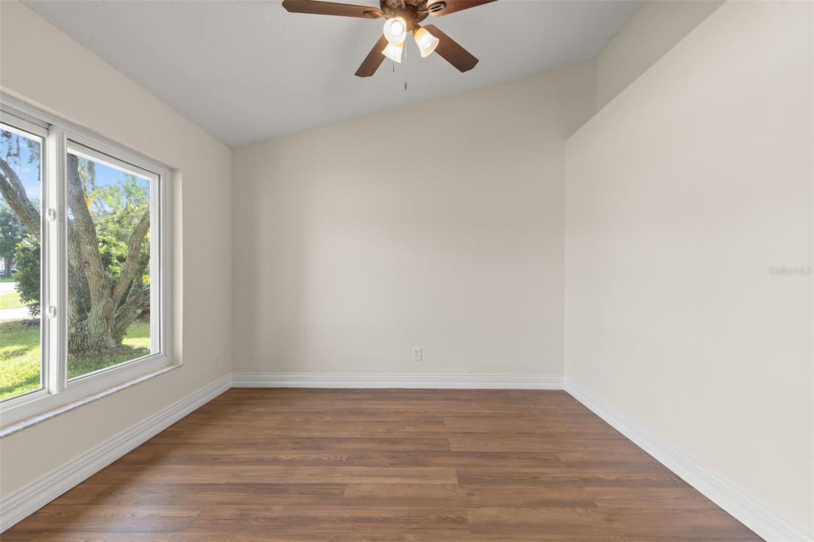 Image 17 of 36 For 29146 Crossland Drive