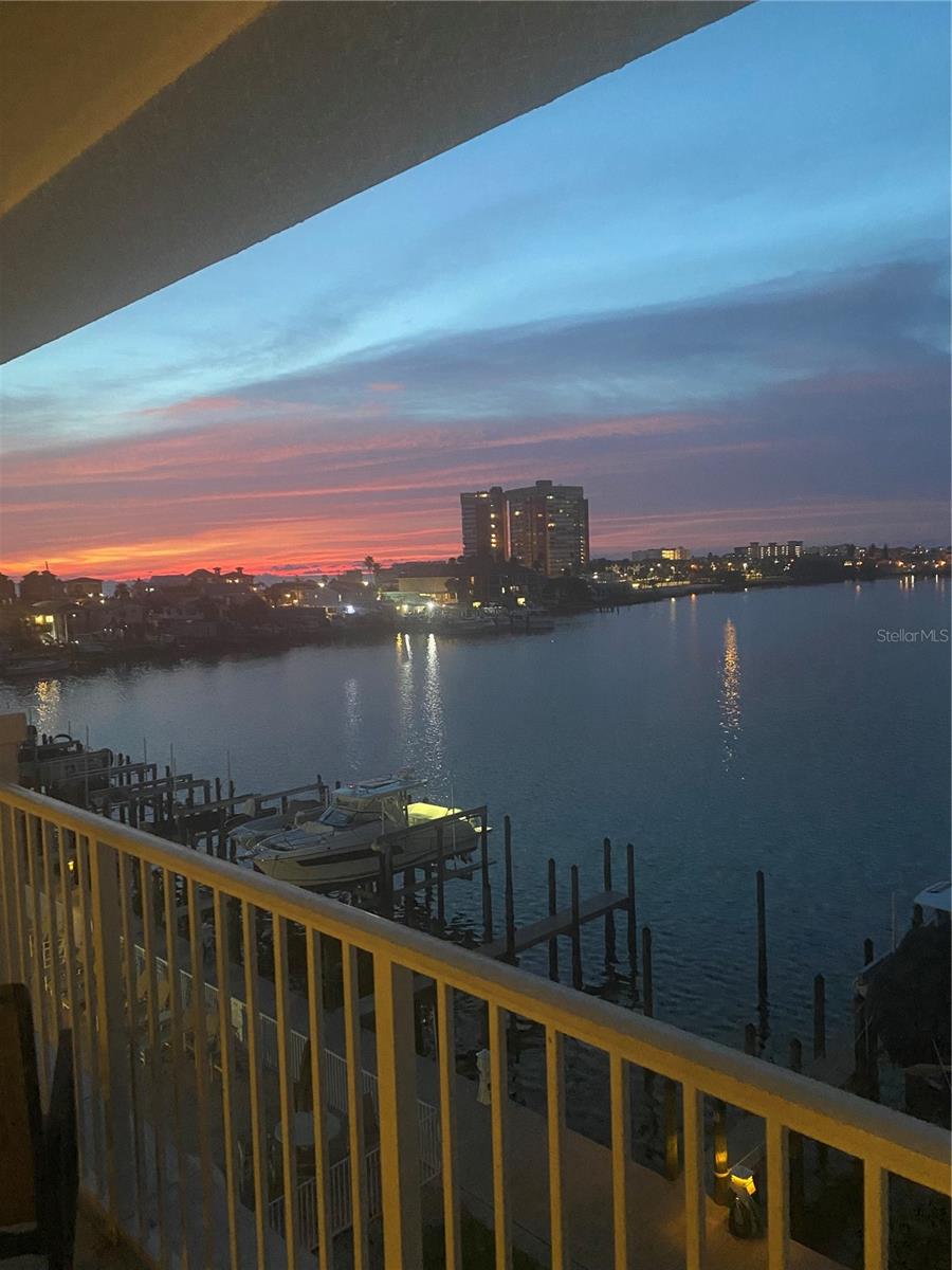 Image 6 of 30 For 17735 Gulf Boulevard 405
