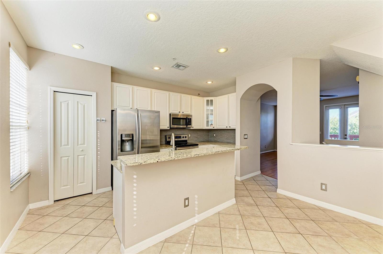 Image 10 of 57 For 3047 Pointeview Drive