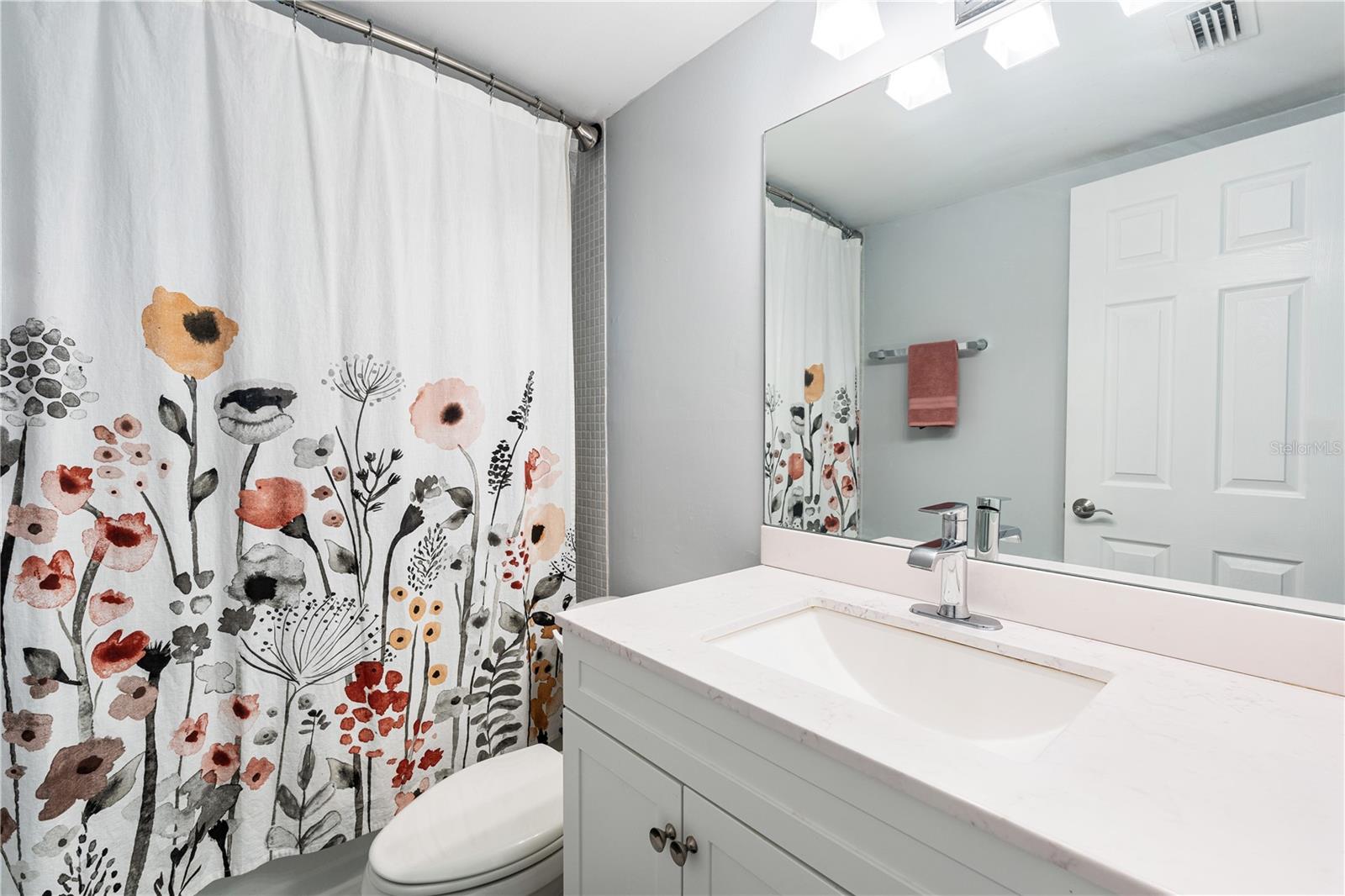 Image 18 of 31 For 12760 Indian Rocks Road 114