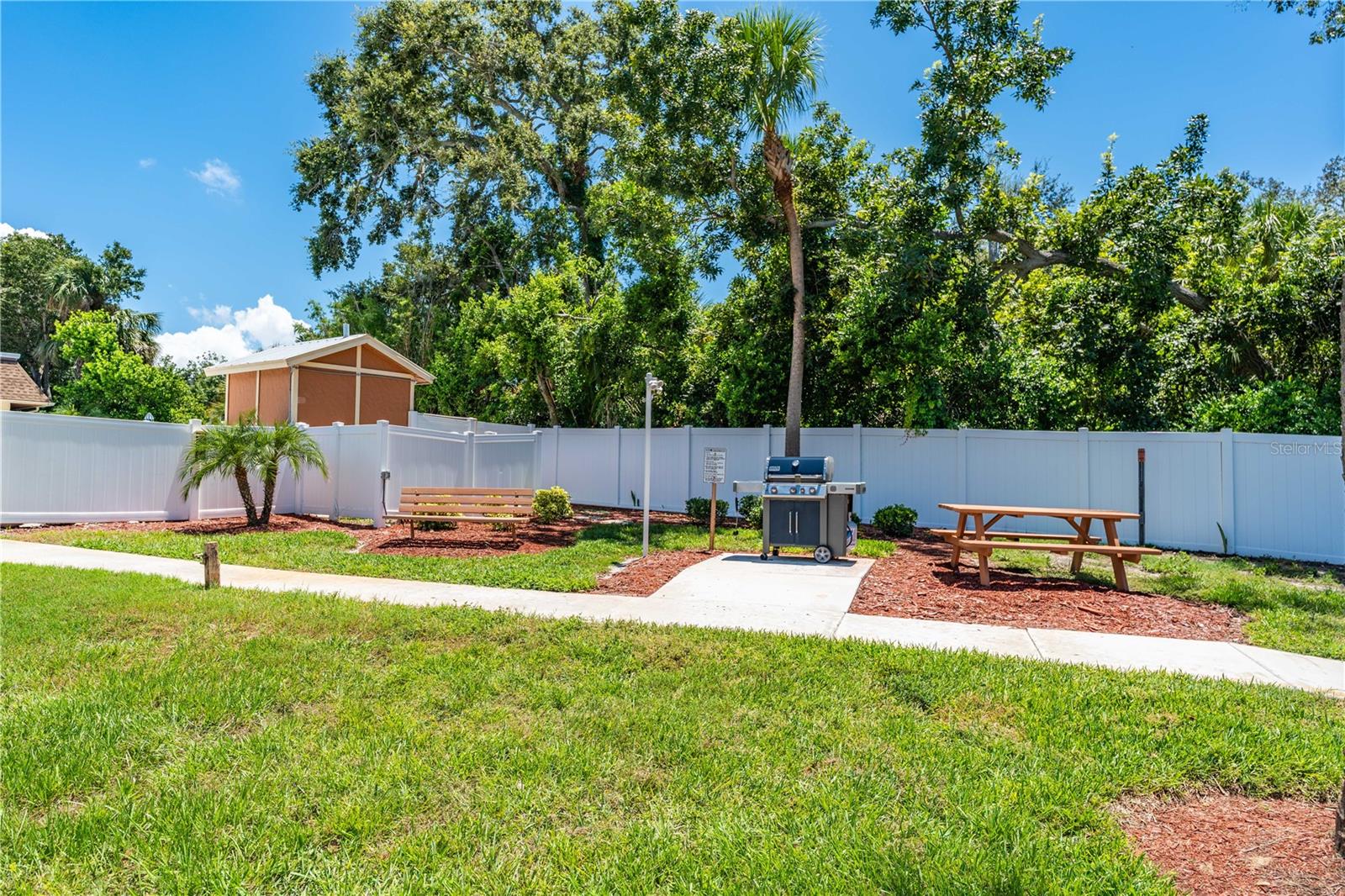 Image 26 of 31 For 12760 Indian Rocks Road 114