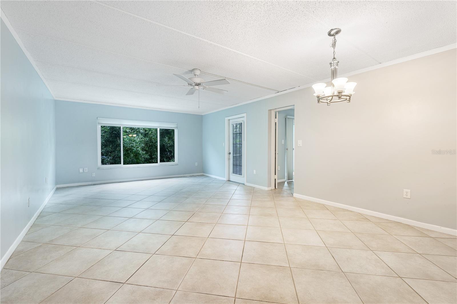 Image 4 of 31 For 12760 Indian Rocks Road 114