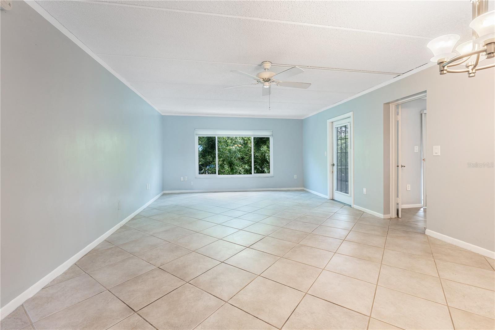 Image 5 of 31 For 12760 Indian Rocks Road 114