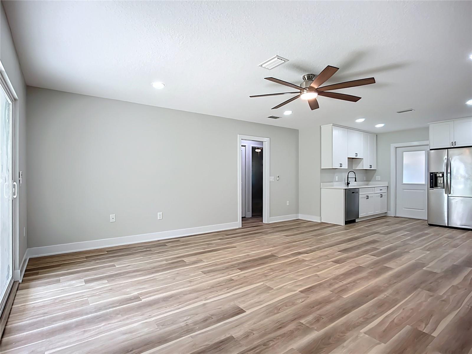 Image 12 of 27 For 1307 Eagle View Drive