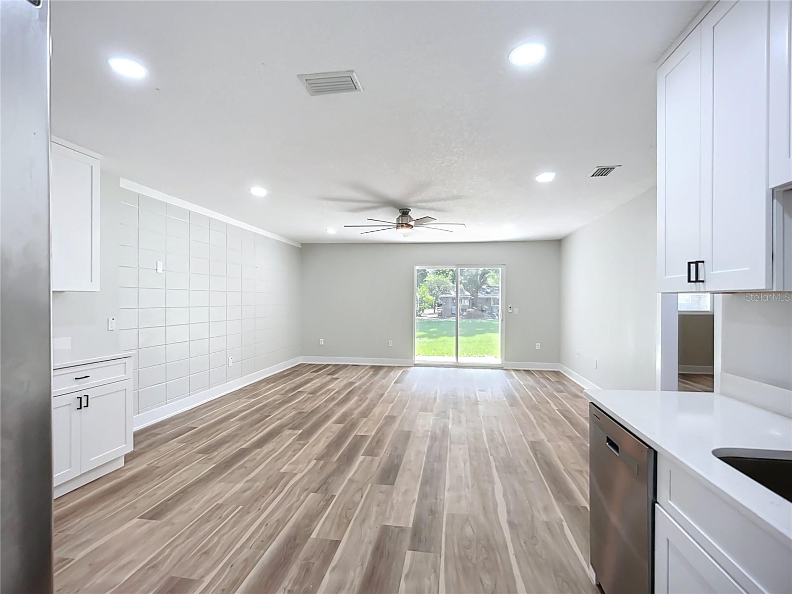 Image 6 of 27 For 1307 Eagle View Drive
