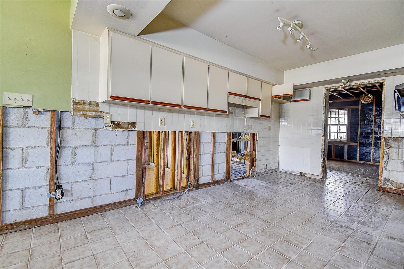 Image 14 of 36 For 6411 Coolidge Avenue