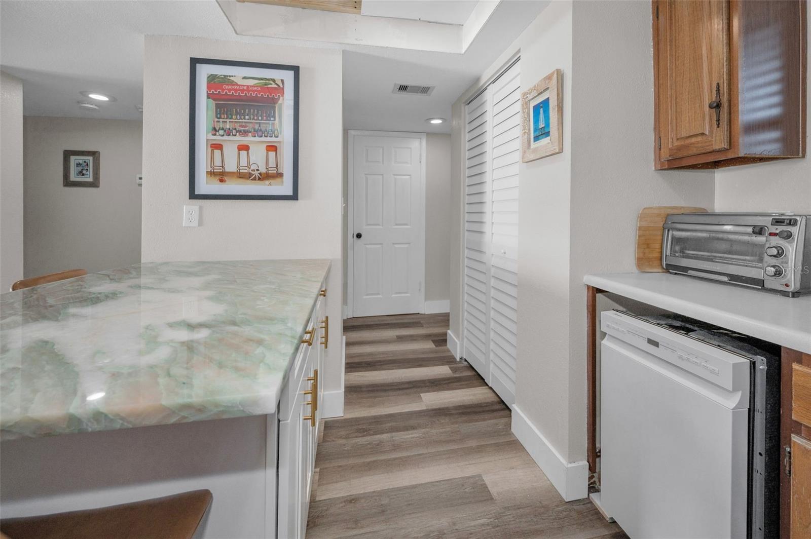 Image 19 of 53 For 7050 Sunset Drive S 415
