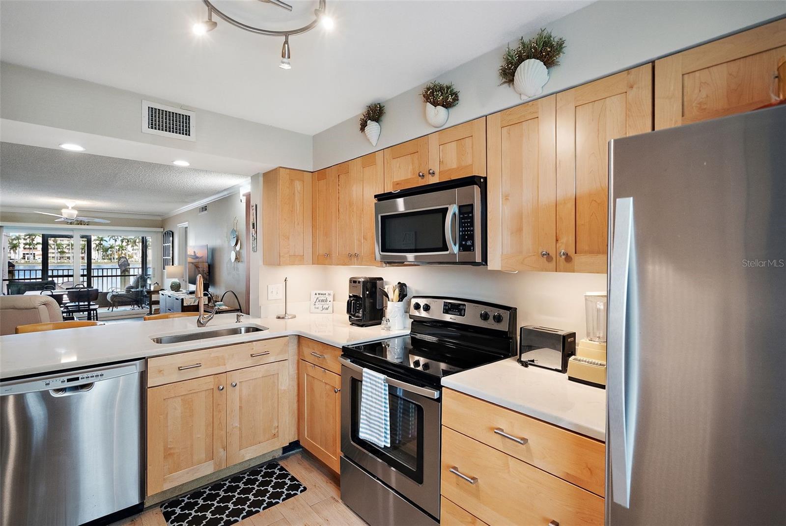 Image 4 of 34 For 6294 Bahia Del Mar Circle 103
