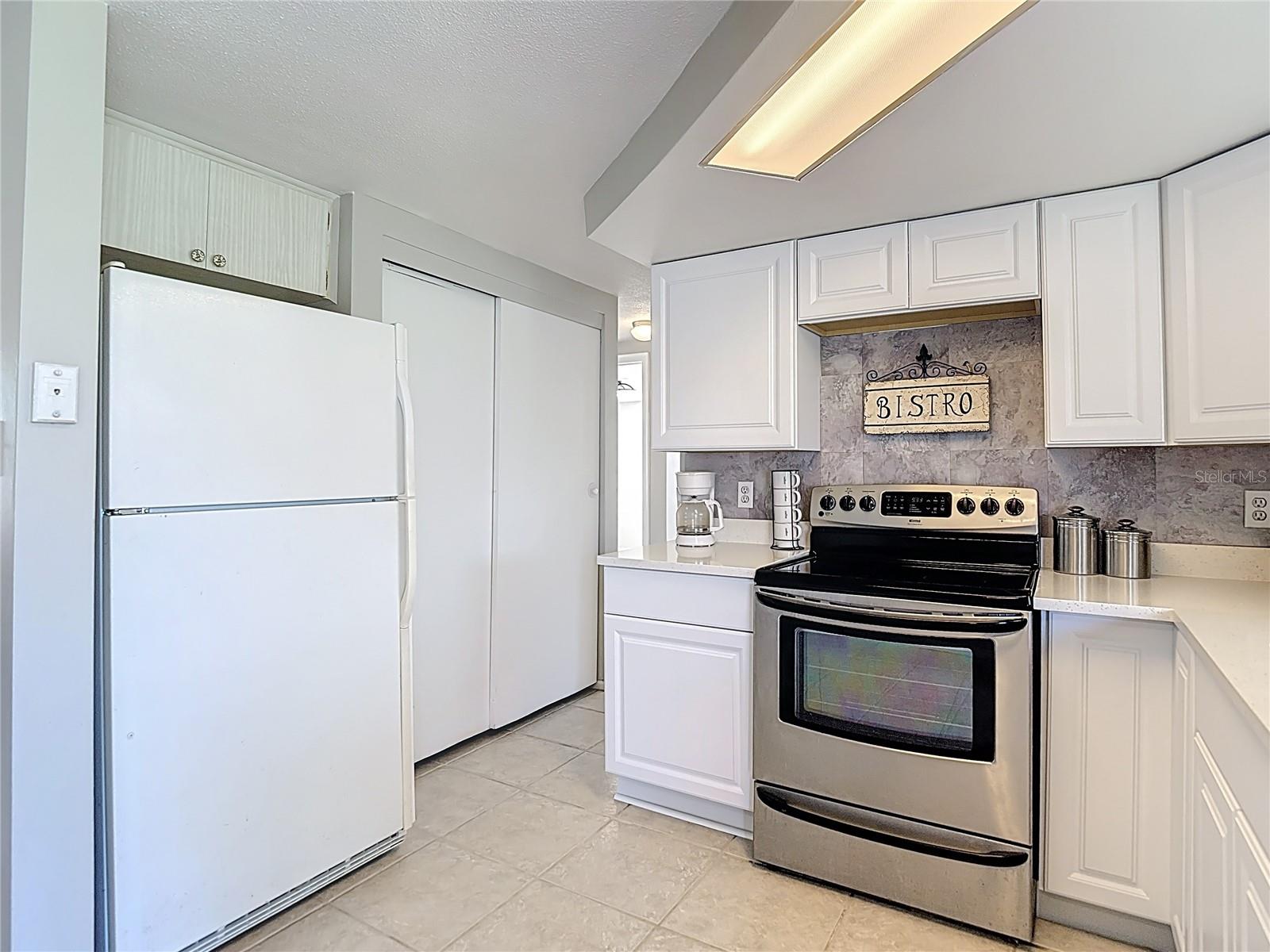 Listing photo id 9 for 3426 Pinon Dr