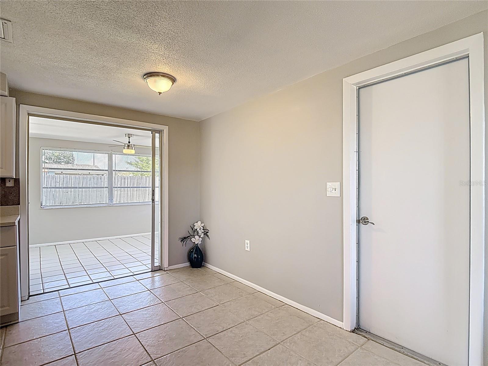 Listing photo id 11 for 3426 Pinon Dr