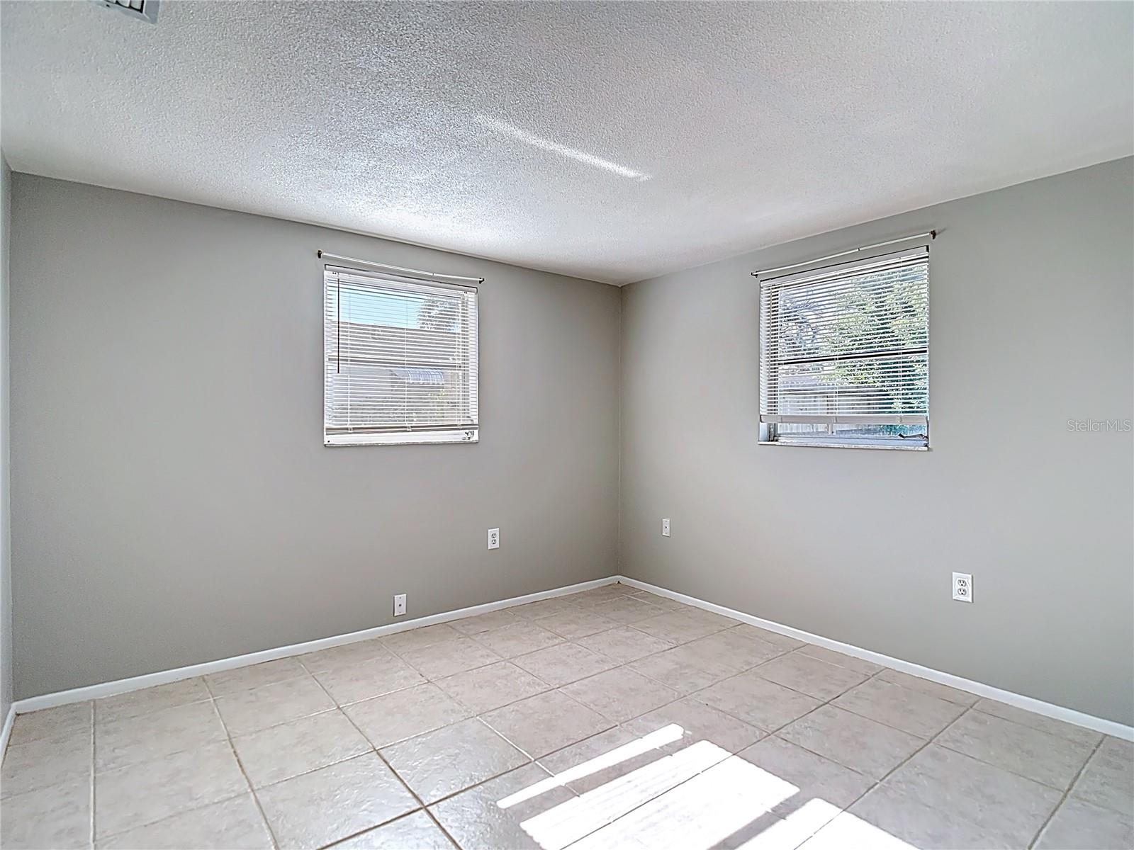 Listing photo id 13 for 3426 Pinon Dr