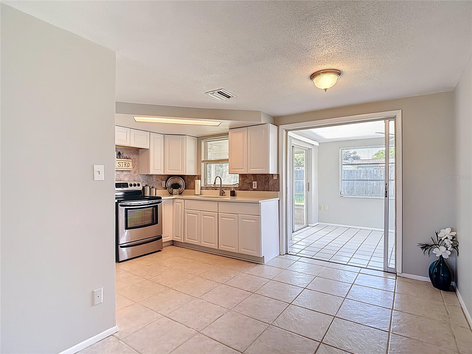 Listing photo id 7 for 3426 Pinon Dr