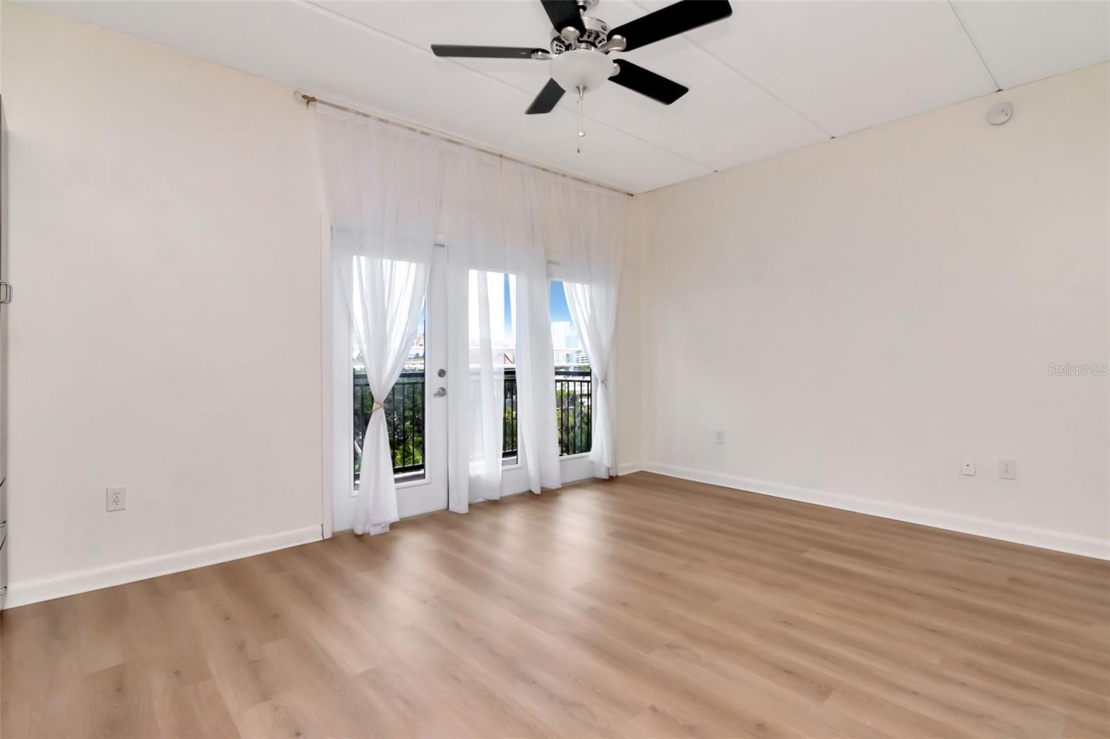 Image 14 of 33 For 1621 4th Avenue 202